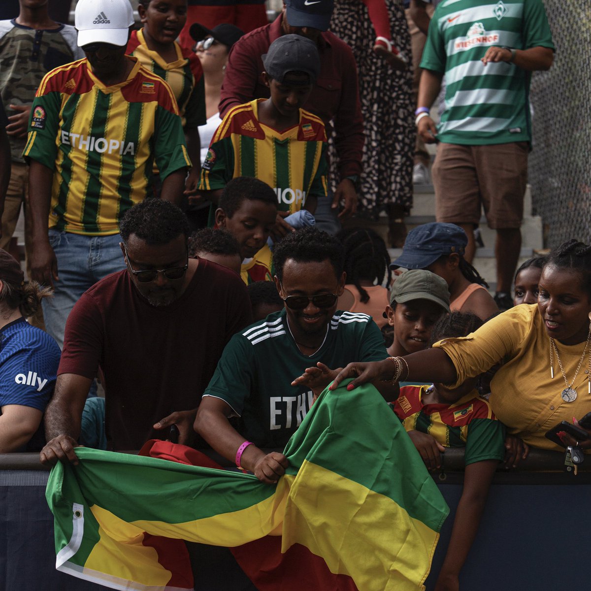 sandiegowavefc's tweet photo. Fútbol unites. 

#WaveFC | @naomi_girma https://t.co/4kZeNMDdx7