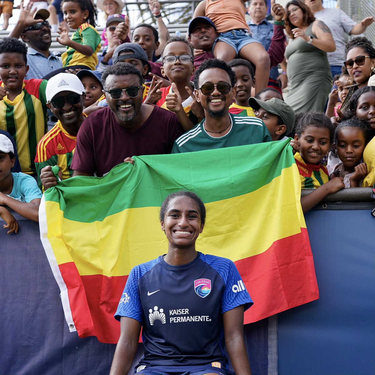 sandiegowavefc's tweet photo. Fútbol unites. 

#WaveFC | @naomi_girma https://t.co/4kZeNMDdx7
