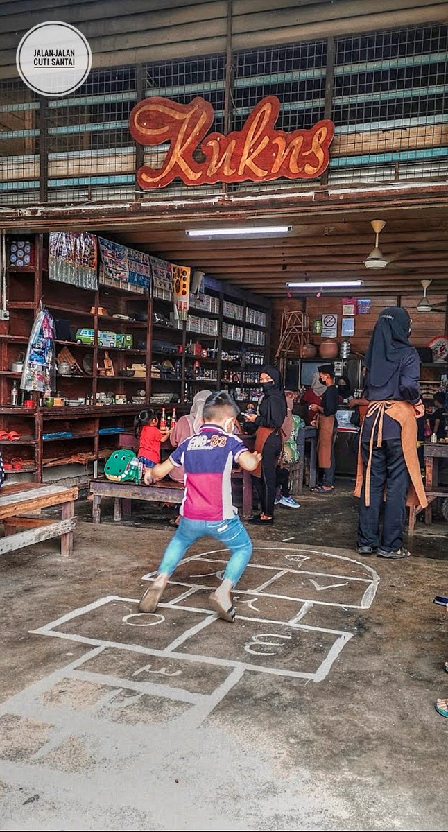 MalaysianFoods's tweet photo. TEMPAT SARAPAN PAGi BEST SUASANA RETRO 70an dekat Klang, Selangor!

Kalau nak merasai suasana nolstagia boleh lah ke sini Restoran Kukus makan Ala² Zaman Dulu² . Ini Betul2 Imbau Nostalgia, Warung ‘Rare’ Seperti dalam Filem P.Ramlee 

📌Restoran Kukus https://t.co/TE2oSloKwY