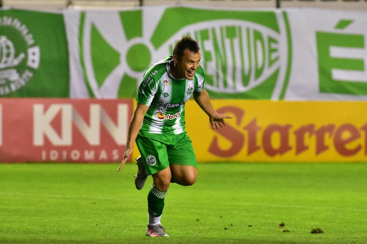 ECJuventude's tweet photo. Obrigado por tudo, Renato Cajá 🔟 

Teu nome está gravado na nossa história e a Papada sempre será grata pelos anos de dedicação ao manto Jaconero 🇳🇬 

Curte a aposentadoria e as portas do Jaconi sempre estarão abertas! 

📷 Arthur Dallegrave/ECJuventude https://t.co/fjBuBS8n4e