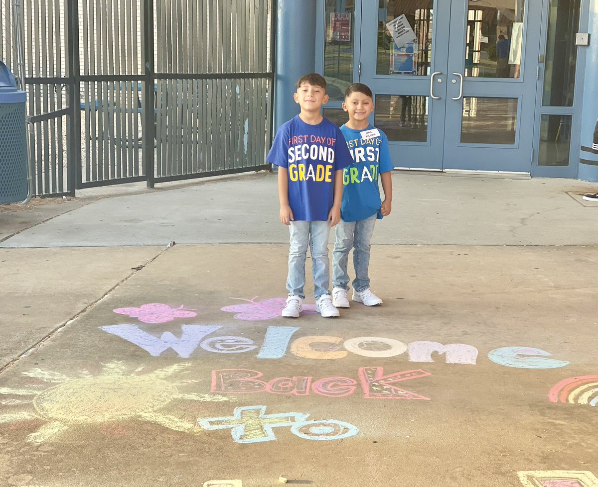 Karenbella2020's tweet photo. What a day! They can not ✋ talking about their first day of school!! #GISDEFFECT #GISDFIRSTDAY https://t.co/nlqKdlqXBm