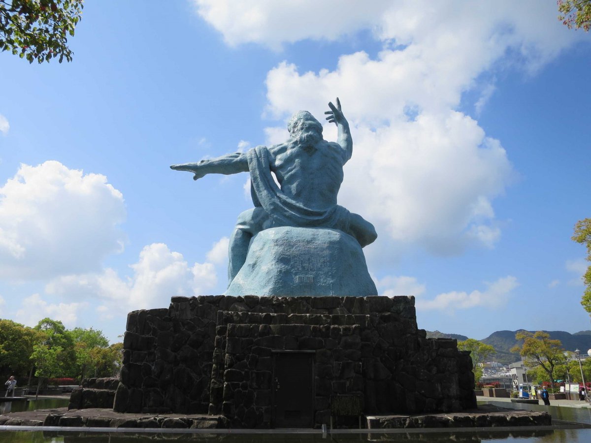 北村西望　聖火　1964 Tokyo 北村西望 聖火 1964 Tokyo 平和祈念像、構想当初は四股を踏むよう