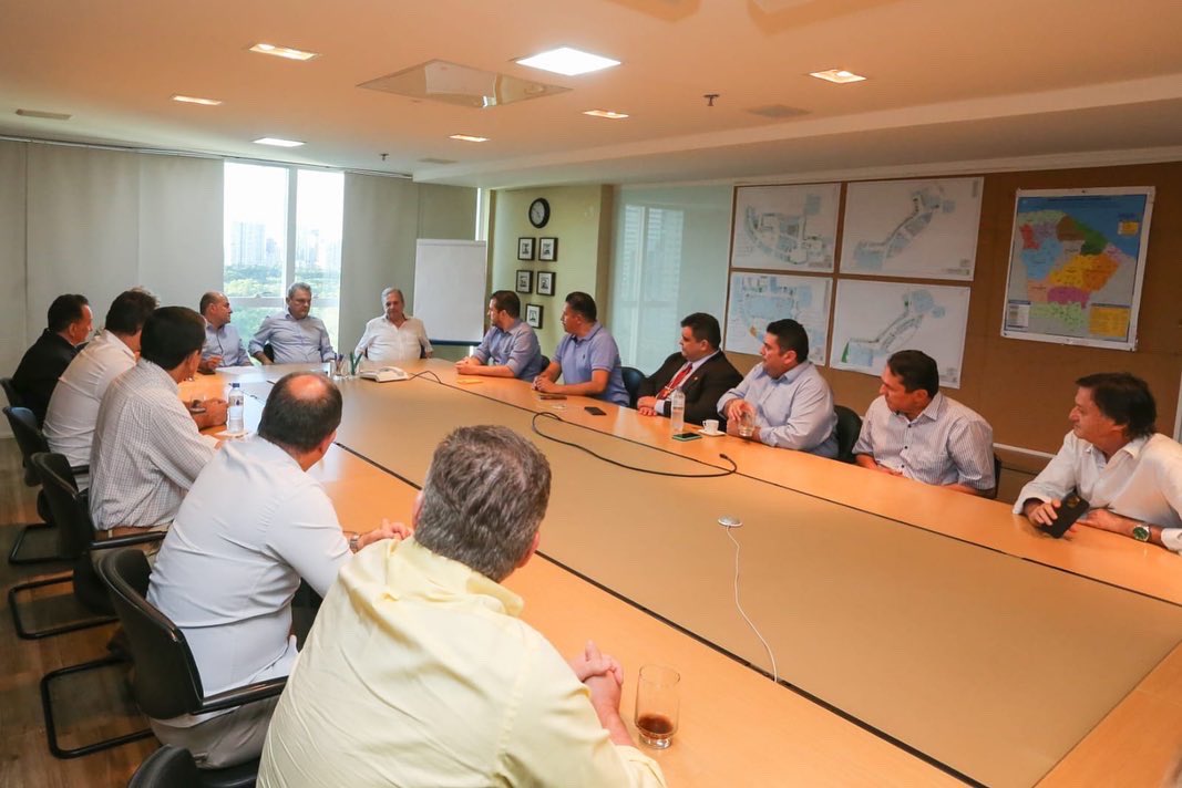 tassojereissati's tweet photo. Participei, nesta tarde, de reunião com o nosso candidato a Governador, Roberto Cláudio, o candidato ao Senado, Amarilio Macedo, o Prefeito José Sarto e os candidatos a Deputado Estadual pelo PSDB. https://t.co/jIPGS9wRa0