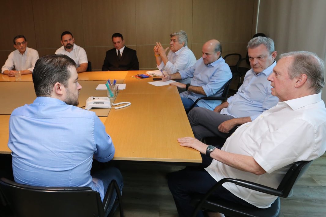 tassojereissati's tweet photo. Participei, nesta tarde, de reunião com o nosso candidato a Governador, Roberto Cláudio, o candidato ao Senado, Amarilio Macedo, o Prefeito José Sarto e os candidatos a Deputado Estadual pelo PSDB. https://t.co/jIPGS9wRa0
