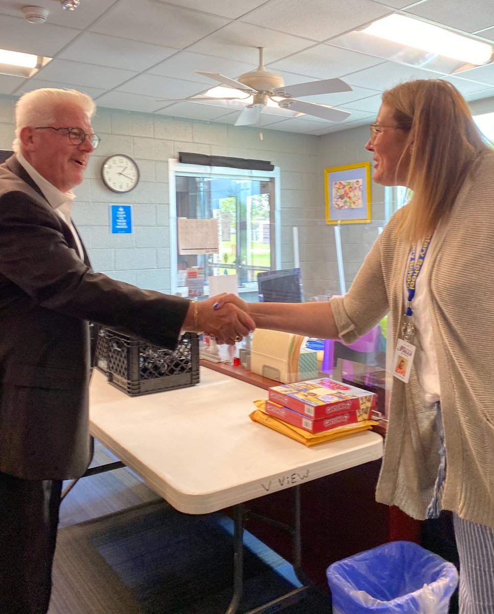 FallsSchools's tweet photo. Today was the first day of school for Dr. James Heiden as Interim Superintendent of Schools at SDMF. Dr. Heiden started the day with a tour of each of our schools and met principals (pictured with Jenni Tamblingson, Valley View principal) and other staff! #welcome #FallsPride https://t.co/PxrijKa9Q0