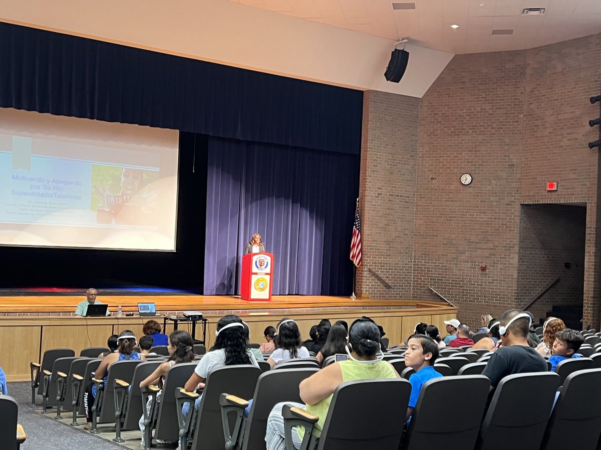 Fantastic night with @PWCSGiftedEd advocating for our gifted children. Thank you @BrendaBaileyPWC for bringing the amazing Dr Castellanos for @PWCSNews #AllAreWelcome @TheColon_s @rita_goss @PWCSOSL #WeAreSOMS #familyengagement #interpretation #MLlearners