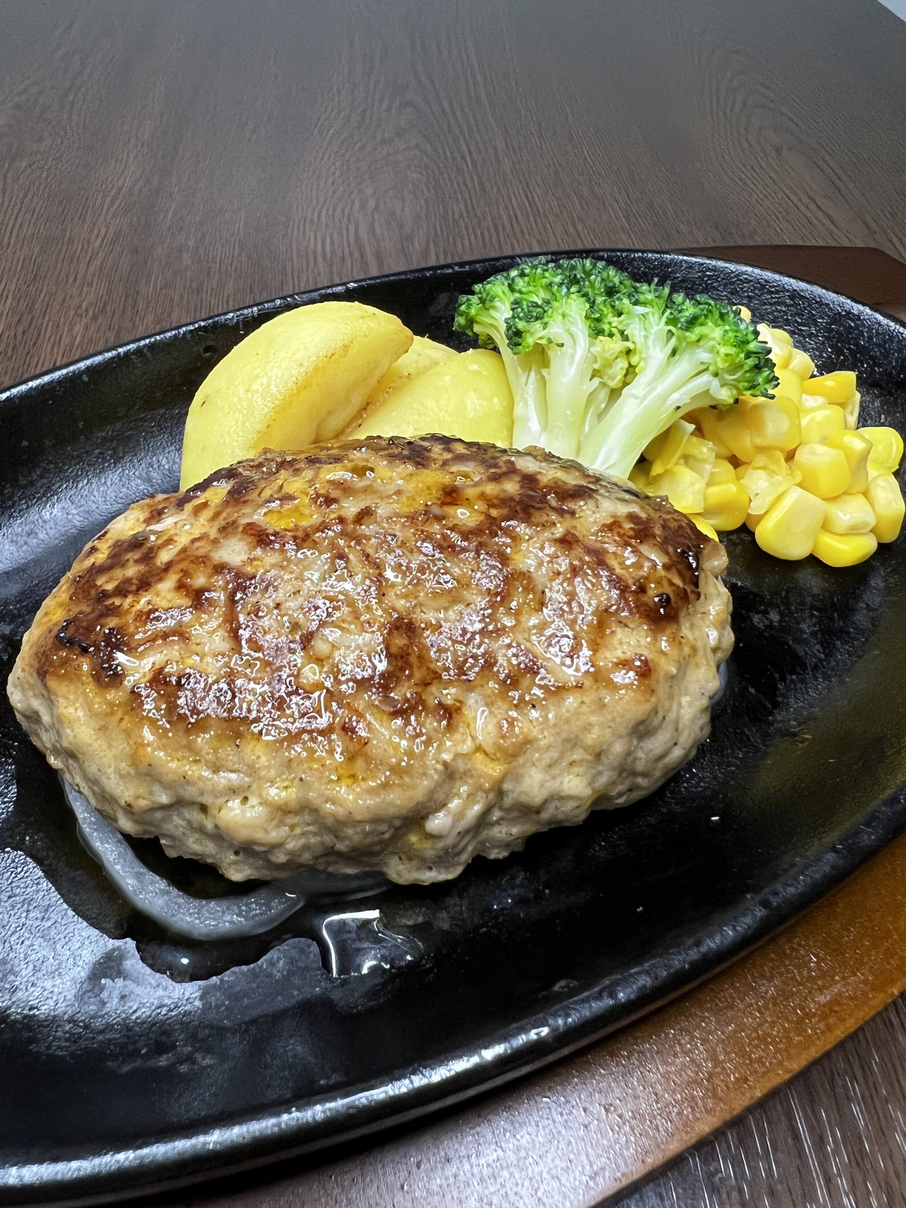 ステーキ宮 公式 ステーキなら ステーキ宮 グットも にんぐ も たろ だよ 今日は ハンバーグの日 自家製ハンバーグか宮ハンバーグどっちにする T Co N95xypezbo Twitter