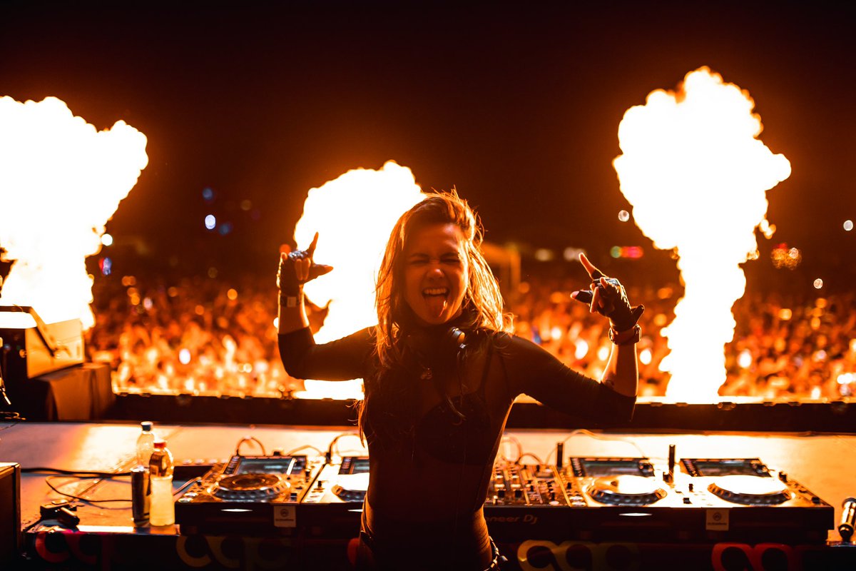 djmarianabo's tweet photo. Wow Hidalgo, qué noche!!! 9,000 personas en Aqua Color Fest. LOS AMO! 🫶🏻🔥 https://t.co/aIXpdzTb3n