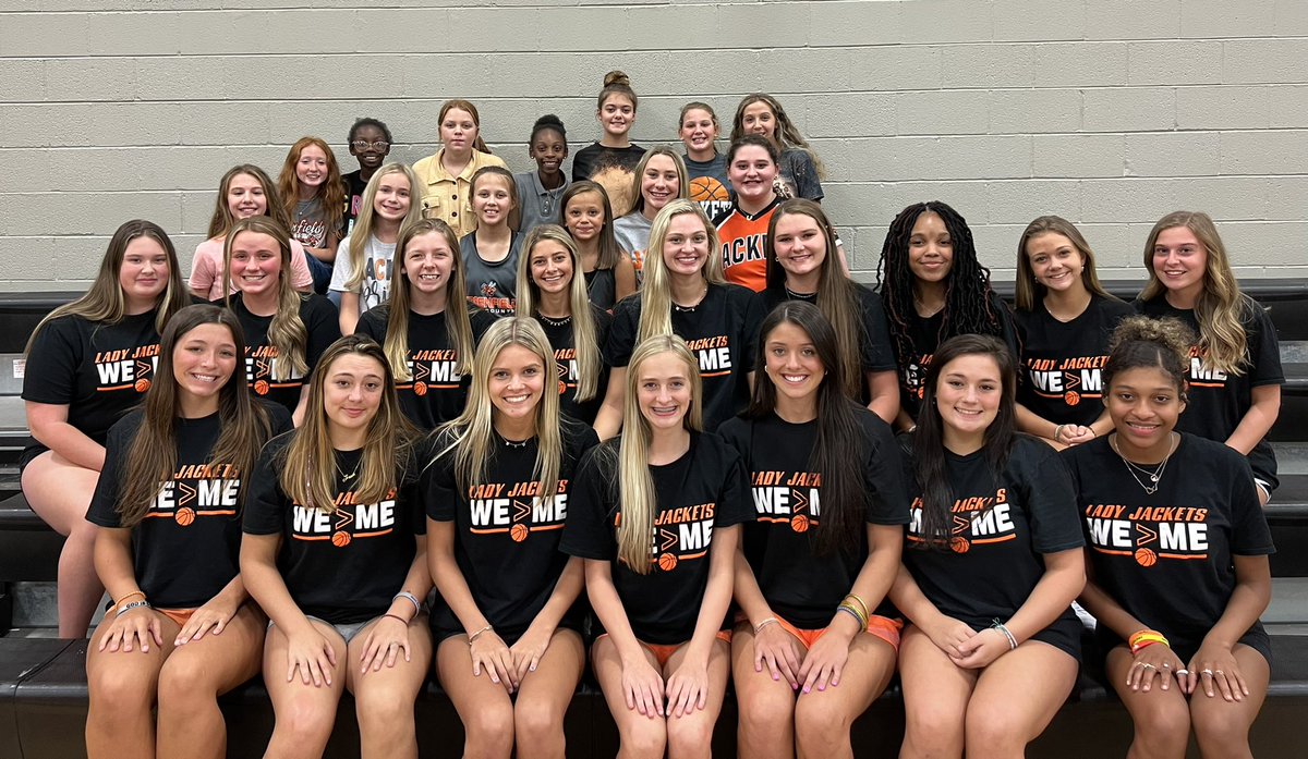 Missing a few, but the 22-23 Lady Jackets and Jr. Lady Jackets were out at Meet the Players Night!  Can’t wait to see these ladies in action!