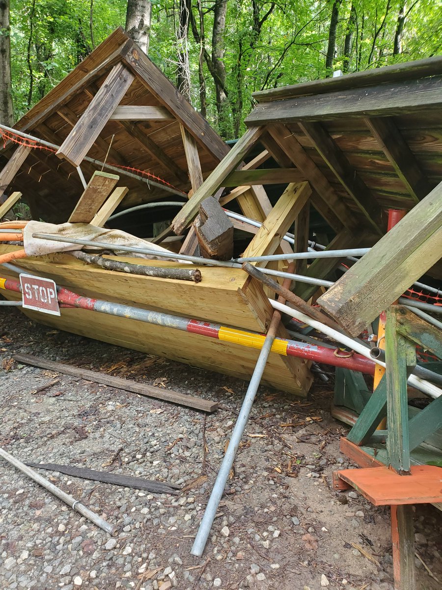 AveragePicker's tweet image. #DefendtheAtlantaForest How to win over an ally, destroy their hard work. I guess Defend would be fine with someone tearing down their stuff? Of course not.