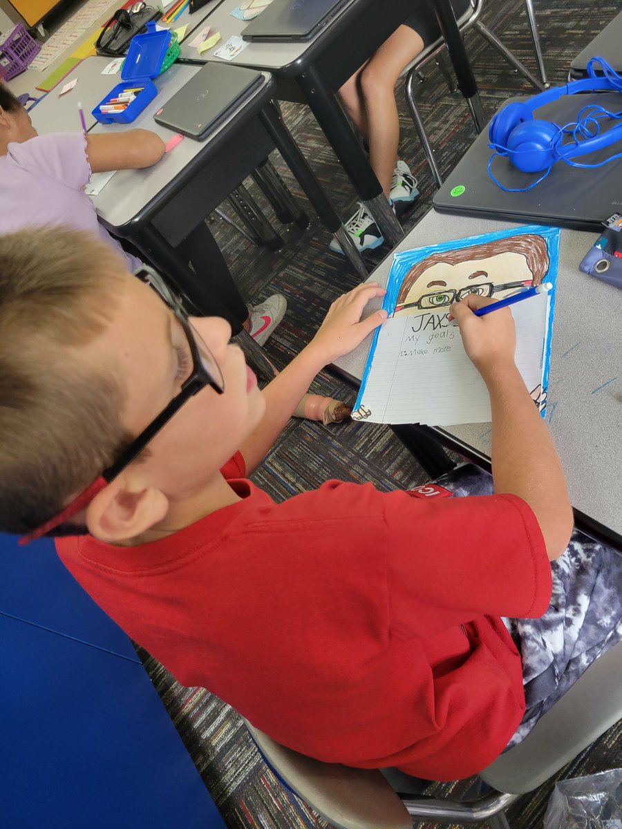 marleighraye's tweet photo. A little back-2-school writing &amp; drawing for these 4th graders! Starting off strong with goals &amp; strengthening writing skills! #burris4ths #writing #iamwashington @WashCommSchools https://t.co/eERIDXhTeB