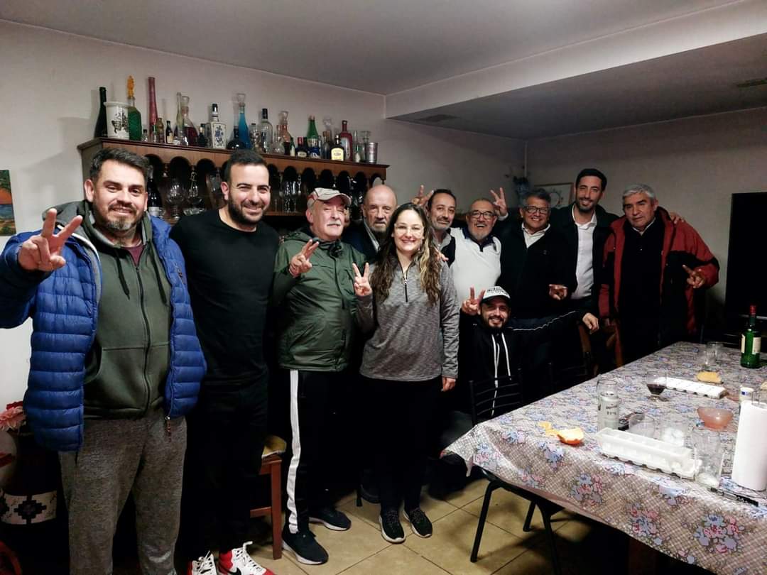 MilitanciaSoci2's tweet photo. ✌🏻 Nos encontramos para pensarnos como el Peronismo que necesita nuestra Ciudad de Mendoza.
Seguimos trabajando arduamente en conjunto con estxs grandes compañerxs. 💪🏻
👥️️ ¡Haciendo lo que hay que hacer, estando donde hay que estar!
#MSCapital https://t.co/LBVUYd5lN8