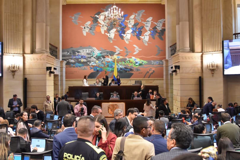 CamaraColombia's tweet image. En #PlenariaCamara ha sido aprobado el "Proyecto que tiene como objetivo principal la prohibición de la utilización de animales por parte de la fuerza pública para hacerle frente a la protesta social". Autor @JuanKarloslos del @PartidoLiberal