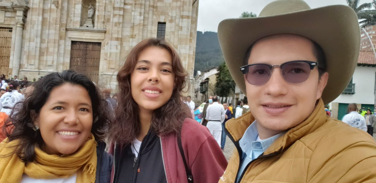 DUBERDIMATE's tweet photo. 🙋🏻‍♂️🇨🇴🇨🇴🇨🇴 #SumapazPresente 's en este día histórico, en este día esperado para nuestra democracia, para nuestro país. #TransmisiondeMandoPresidencial #PosesionPresidencial, Colombia Potencia Mundial de la Vida.🍀🌄🚵‍♀️💧
Seremos Gobierno.

#GustavoPetro #FranciaMarquez https://t.co/nirZej5777