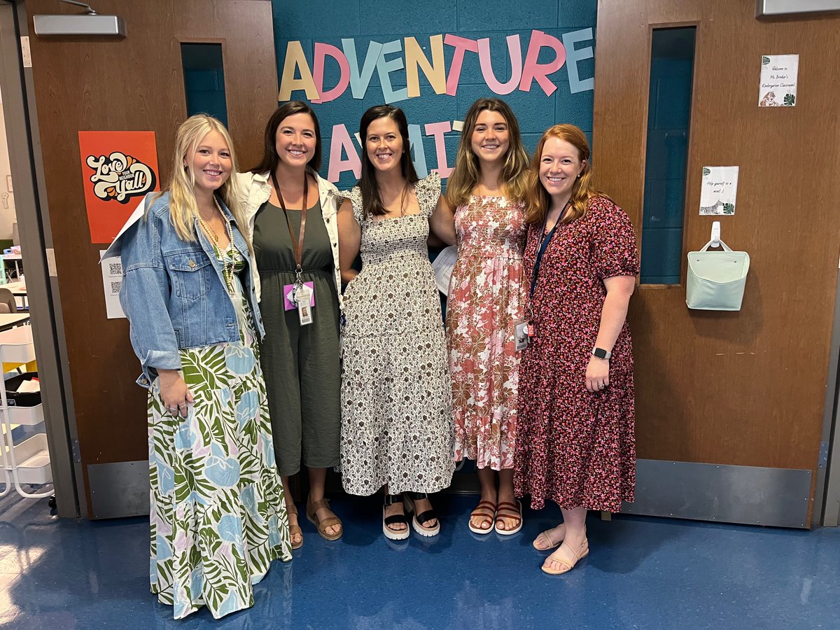 WBESBulldogs's tweet photo. Look at the smiles from our teachers! We are so happy to welcome students back into the building. #dayone #WBgrowsme @shumate_robin @MetroSchools https://t.co/sFPD4moj50