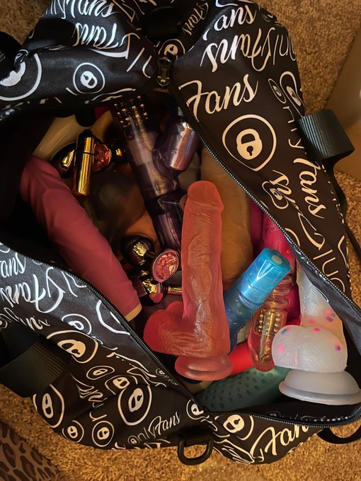 A whole duffel bag of toys 💅🏻 https://t.co/PhQTYcCssk<a href="/tag/nsfw"class="tags"><span>#nsfw</span></a><a href="/tag/onlyfans"class="tags"><span>#onlyfans</span></a><a href="/tag/nsfwtwitter"class="tags"><span>#nsfwtwitter</span></a>