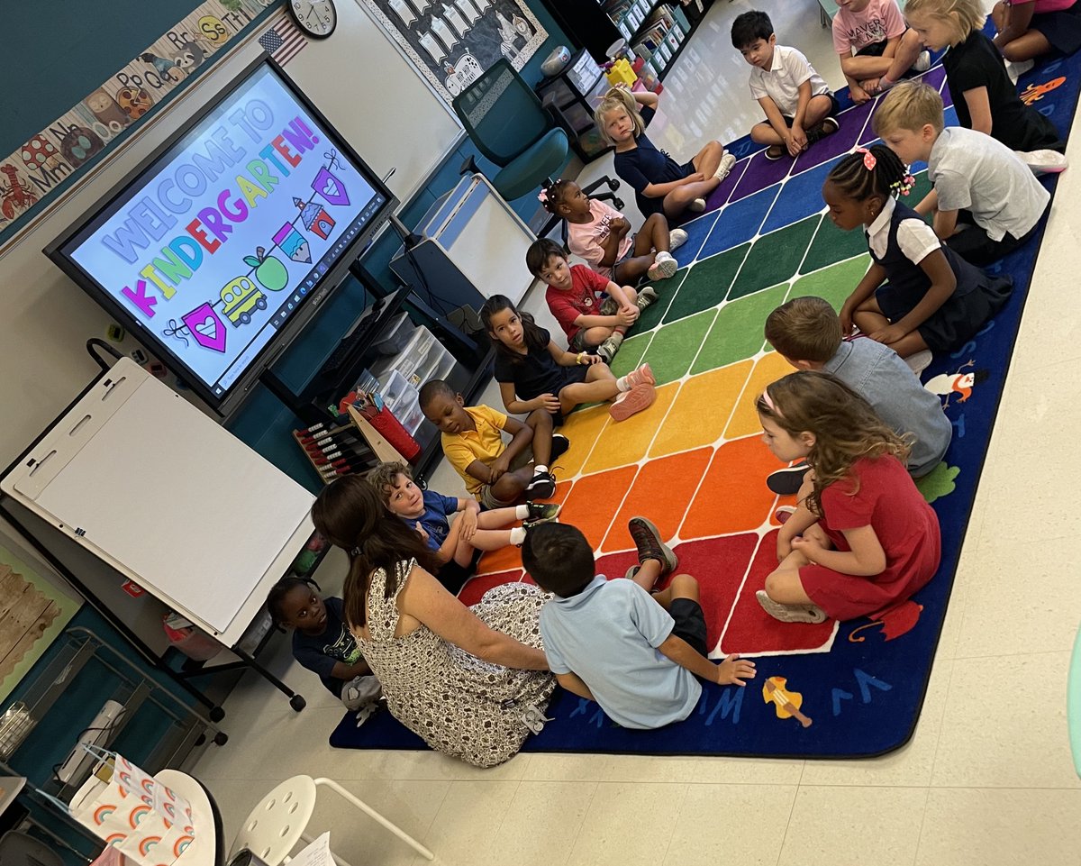 WBESBulldogs's tweet photo. First Day @WaverlybelPTO @shumate_robin @MsCodiCummings #WBgrowsMe https://t.co/XcpHO3zeN4