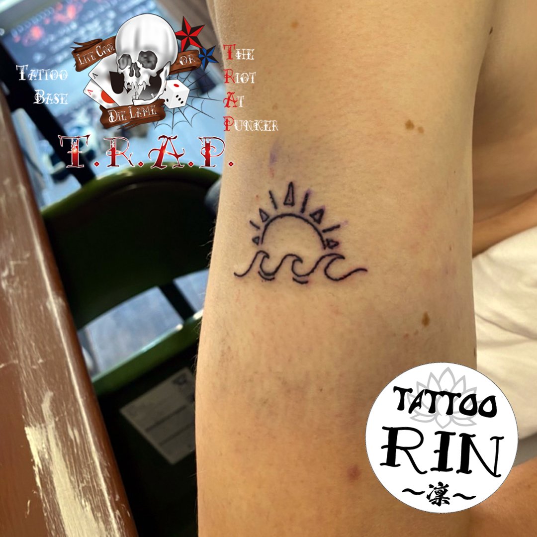 Tattoo Base T R A P Tattoo Work 波 Amp 太陽 Tattooed By Rin Tattoo 6rin7 Tattoo 彫師 入間市 タトゥー 刺青 フォローミー タトゥー好きな人と繋がりたい タトゥースタジオ 狭山市 飯能市 Japanesetattoo T Co