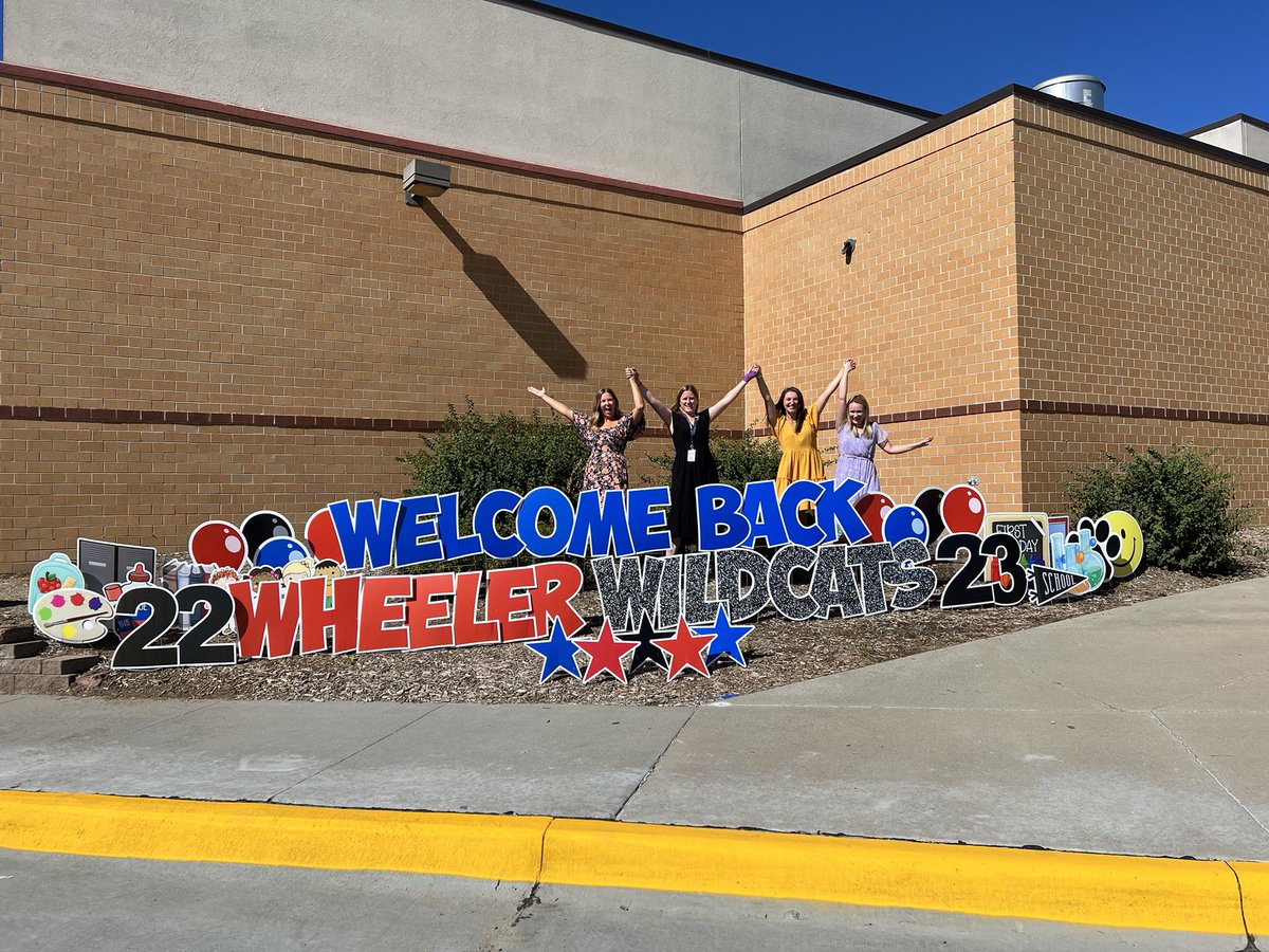 Too excited to start this year with these amazing ladies by my side! 💛 #Proud2bMPS <a href="/Lindsay_Taylor4/">Lindsay Taylor</a> <a href="/MarshaKH_MPS/">Marsha Krienke-Hansen</a>