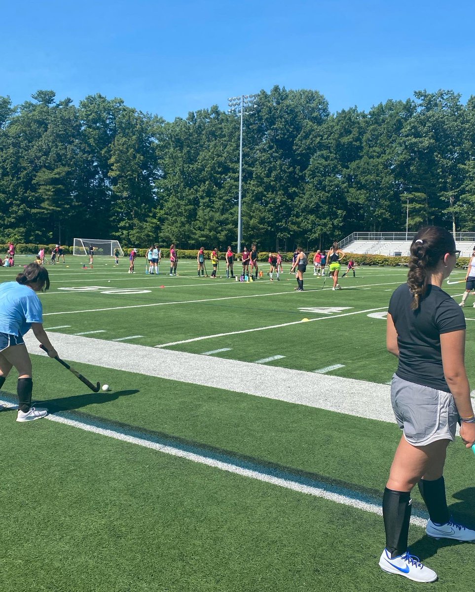 Wet t-shirts are a great way to keep you 🆒 in the heat!
Day 🥇of Field Hockey camp is in the 📚 and boy was it a 🥵🔥 one!!