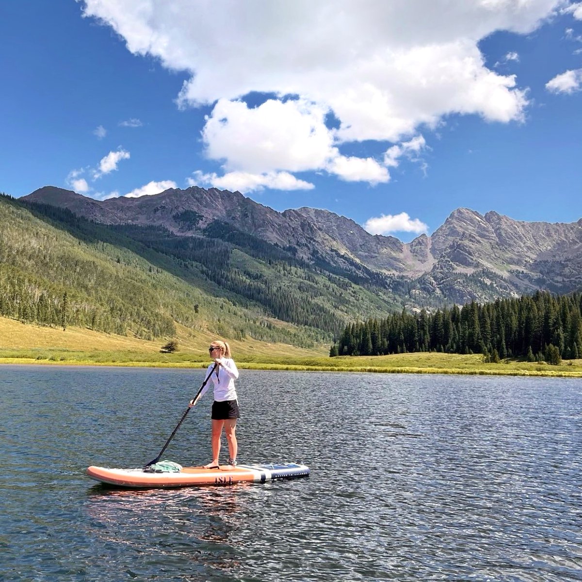FSVail's tweet image. Experience one of #Colorado’s favorite lakes, Piney Lake, while stand-up paddling or canoeing amidst spectacular views. For inspiration, look no further than #FSVail Associate Director of Sales Sales &amp;amp; Marketing Randi Alt as she glides across the lake. bit.ly/3FXNWY9
