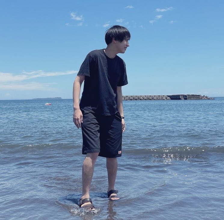 5296hlnd's tweet photo. みなさんこんにちは☺️
気づいたら27歳になってました、、笑
健康第一に頑張ります！！
みんな生きてる？笑
生存報告でした！！
また来年！！✌️ https://t.co/JX8aN33D3p