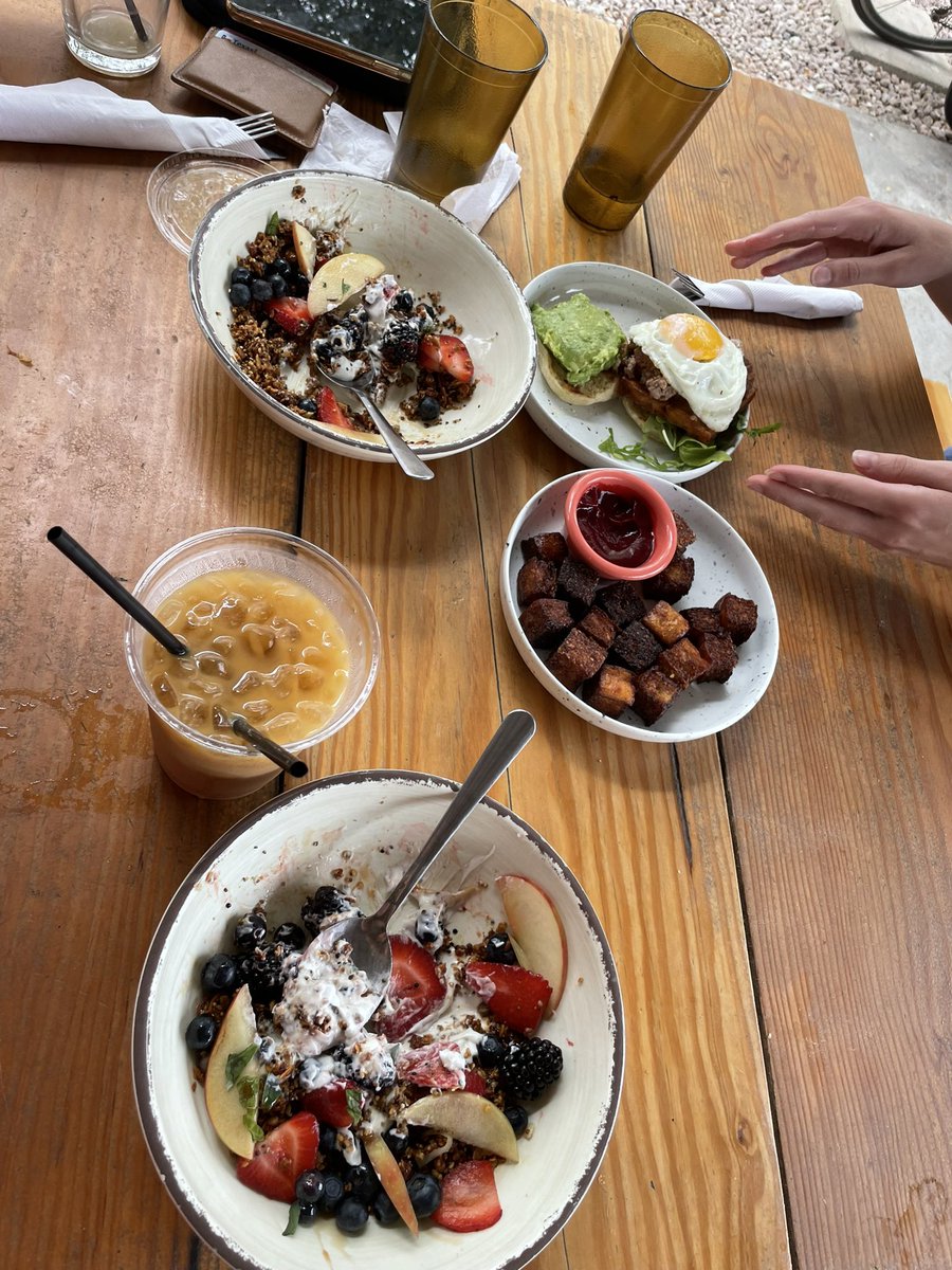 Meili West tweet media