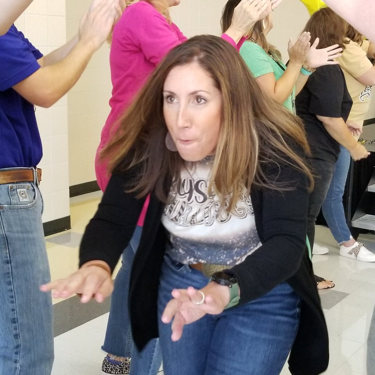 Candicerl2012's tweet photo. #RCISDJoy #TeamRCHS #BulldogPride #LetsGrowTogether #oneRC @brooke_mcmaster our new AMAZING Health Science teacher raised our blood pressure with her school spirit!! 💛🖤💛🖤 https://t.co/PjeNubKpou