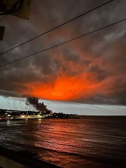 Toda #Cuba está junto al pueblo de #Matanzas.

#FuerzaMatanzas #CubaPorLaVida #CubaNoEstáSola