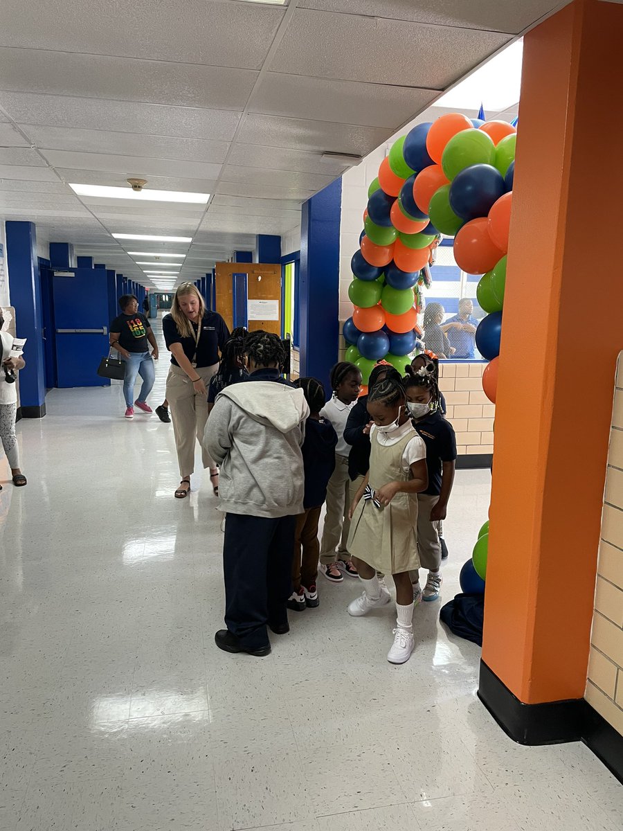 DrCMcGuire's tweet photo. Way to start the school year! First Day Back! #KIPPsters #teamandfamily #AFutureWithoutLimits #backtobasics @KippMemAcad @KIPPMemphis https://t.co/yuZaZlrdlW