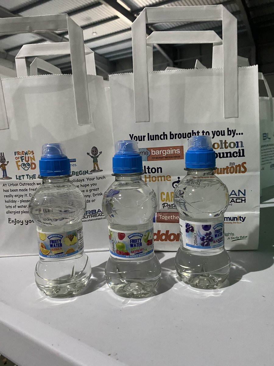 Paula_Whylie's tweet photo. Lots of lovely #volunteers at this morningβs @UrbanOutreachUK #BoltonLunches packing session. Given a choice which drink would you want to find in your lunch #Blackcurrant #AppleAndRaspberry #OrangeAndPinapple π https://t.co/LkNhefVZCb