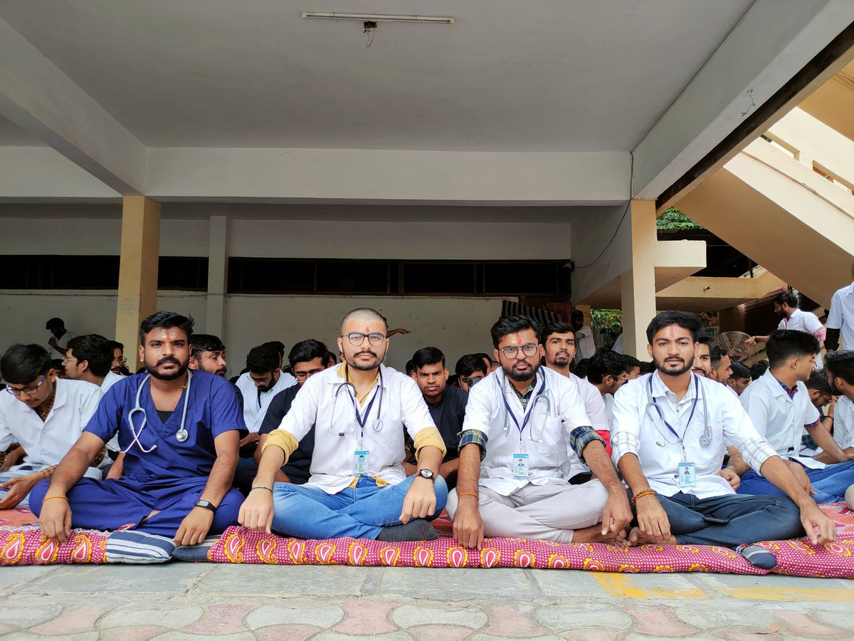 Our heroes of Veterinary College Anand at Hunger Strike
#Increase_Guj_Vet_Stipend 
#Hunger_Strike
#Guj_vet_union 
<a href="/CMOGuj/">CMO Gujarat</a> 
<a href="/KanuDesai180/">Kanu Desai</a>