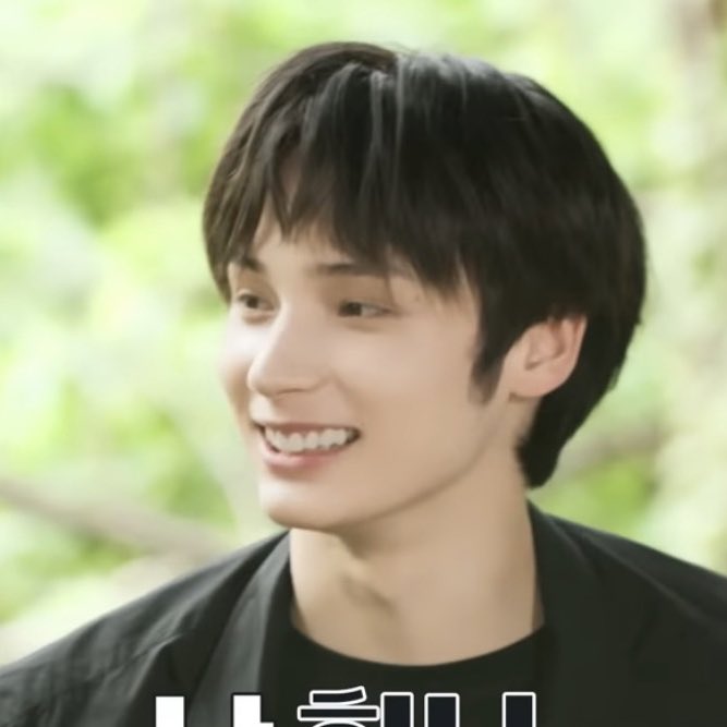 huening kai smiles (@happyhyu) on Twitter photo 