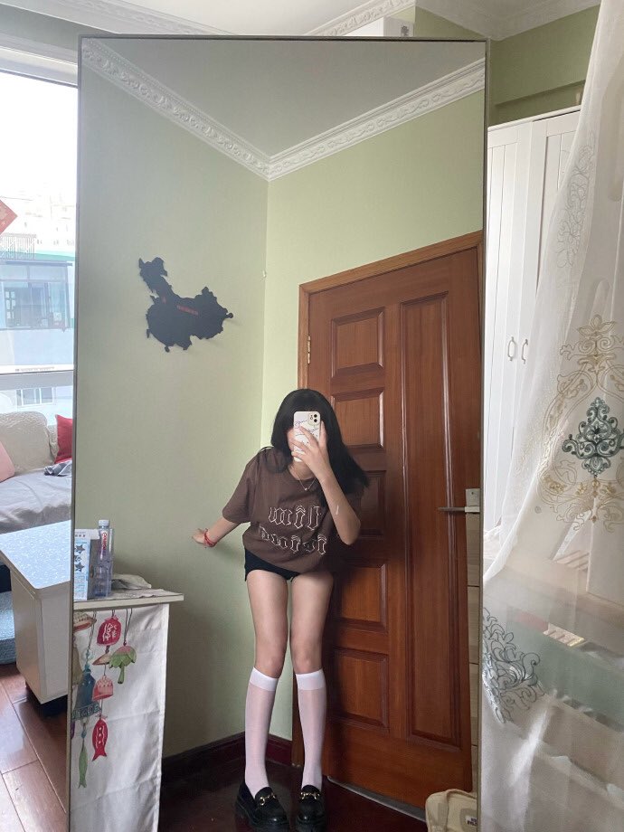 tfhjbn's tweet photo. 今天来跟姐姐睡，姐姐给你操小嘴

#女s #女dom #足 #足控 https://t.co/5med3Zsvmh