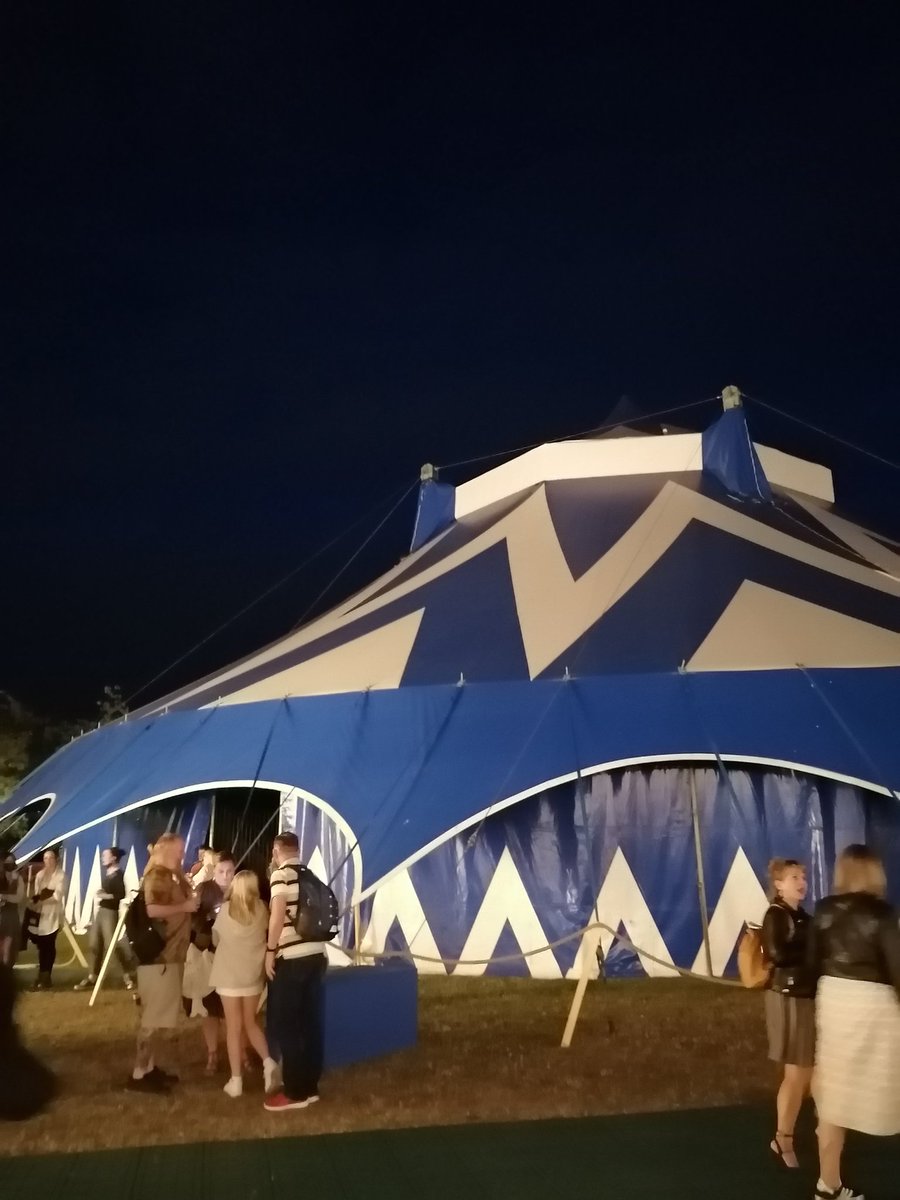 agao00o's tweet photo. #Briefs #BiteClub
All dancers, performers and a singer all very skilled. Amazing and so cute. I'm so fascinated every moment and no time to blink.
#underbelly #circushub #edfringe #edinburgh
 @followthecow 
@edfringe @briefsfactory https://t.co/sNxQSCvoFj