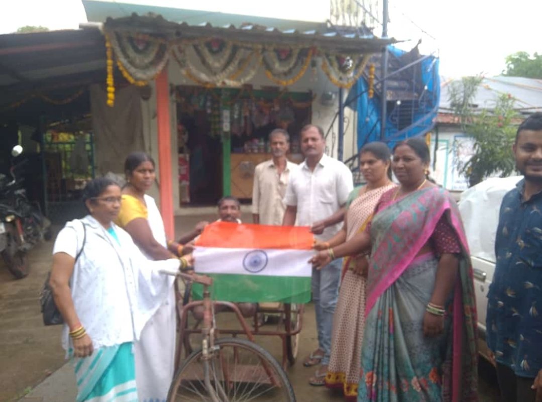 GudemVillage's tweet image. National flag was distributed under the leadership of local sarpanch #Govindula #Yellaswamy in #Gudem #village of Odela mandal of #Peddapally #district of #Telangana #state on Tuesday. The #sarpanch said that the #national #flag should be hoisted in the house on this occasion.