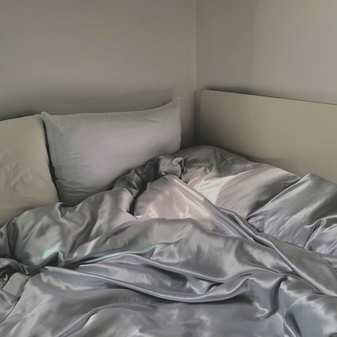 only1intheearth's tweet photo. 🫧 𝙍𝙏 𝙚𝙫𝙚𝙣𝙩  
https://t.co/7zh9D9vO02 🏹 
이불처돌이 영업글을 올리자 칸드께서 당도하여 감탄하시되 선물을 주겠노라 이에 티타 생각하되 이 영광은 팔로워들이 만들었나이다 그리하여 리트윗 의인 세명을 추첨하여 티슈케이스와 베개커버를 나누니 칸드의 은혜와 기쁨이 가득할지어다 아멘 https://t.co/R28nDHrryg