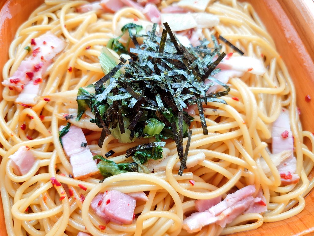 ok_ps45's tweet photo. 和風パスタが食べたい！
ということで

ベーコンときのこの醤油スパゲッティ🍝

しかし量がもう���し欲しかった。
スイーツで補充するか😂
#ランチ
#ファミリーマート https://t.co/rlJW8bNJxh