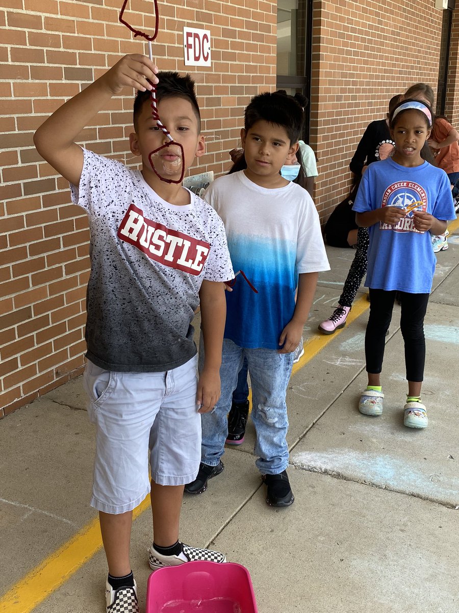 slsharp117's tweet photo. We’ve had a great few first days of #fourthgrade learning about each other, the #designprocess and teamwork. #onlyatICE #IC2223 #surfacetension https://t.co/BEGZ9wVuq8