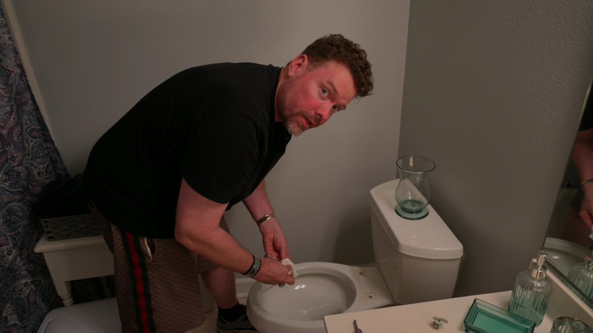 Where is your founder? My founder is installing toilets. Video on  https://t.co/055t4NvIbQ exclusively. In a few minutes. #bitcoin, #ethereum,  #cryptocurrency, #hexflex