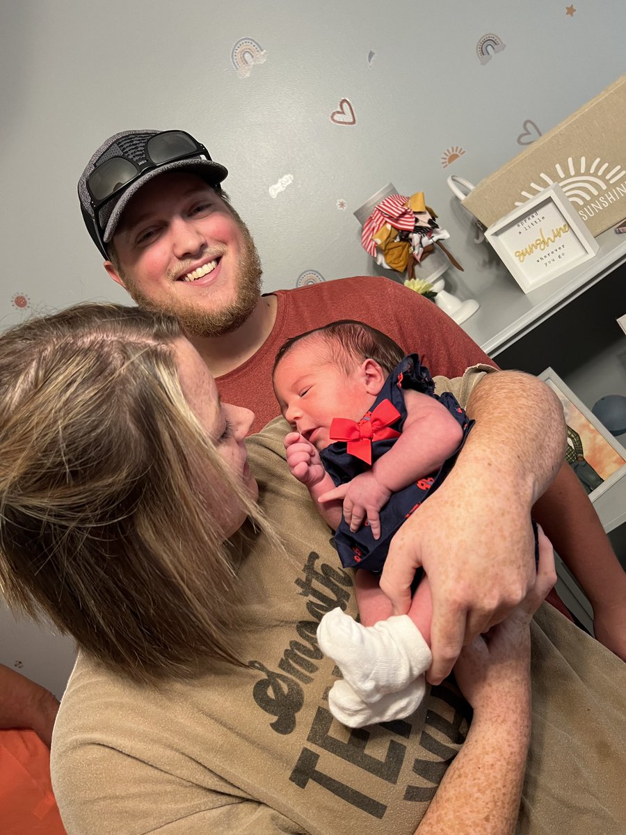 risharenee05's tweet image. Uncle Pey got to meet ry girl 💓 she’s already got everyone wrapped around her little finger