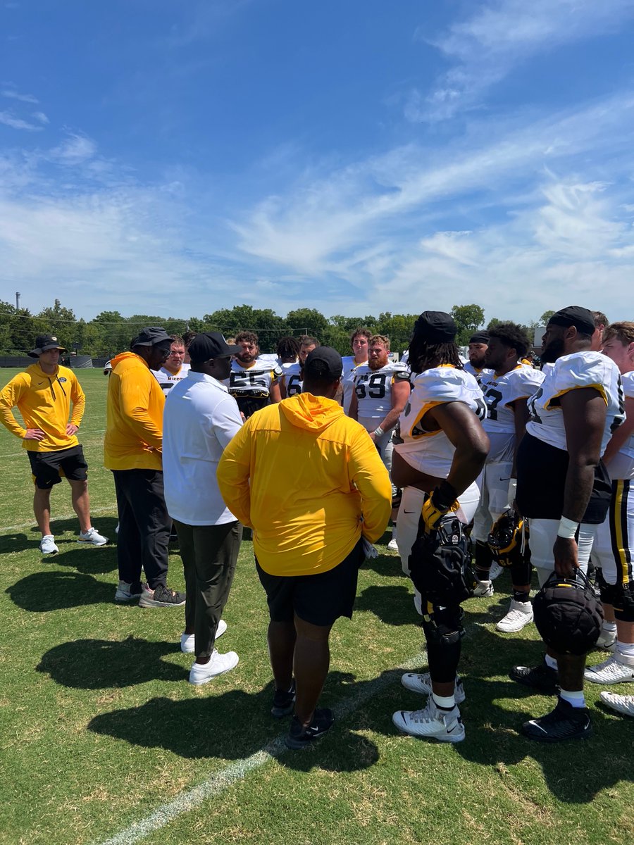 clark7365's tweet photo. Had a great day with the @MizzouFootball team. Thank you for granting us full access to your practice and for the opportunity to talk to your O-Line. It's great to be back on the field! https://t.co/yqmXGupCKf