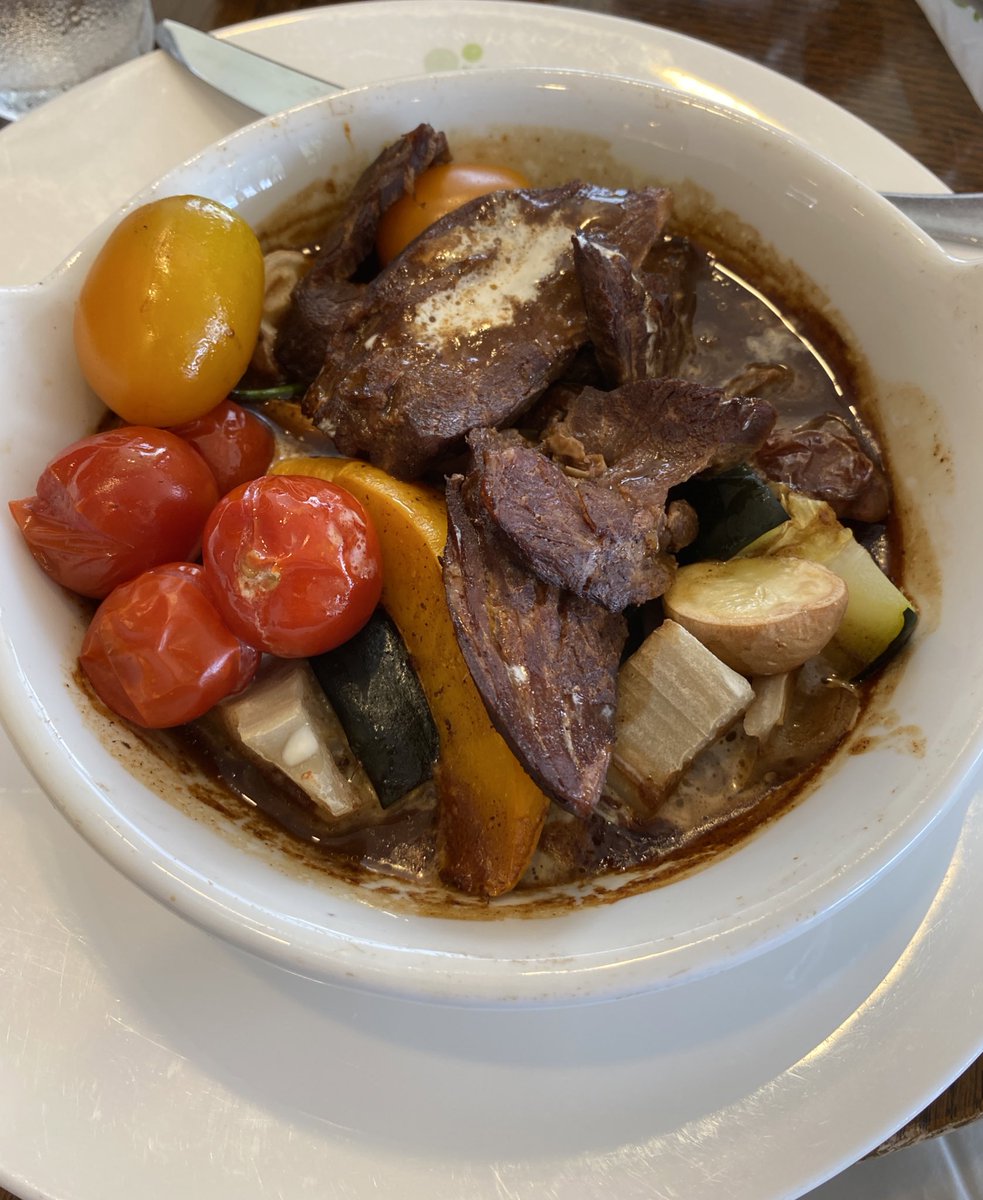 midorikumen's tweet photo. 今日は覚王山のカフェ「Ji.Coo」と言う店に行った

美味しかった

上の子なんかメインのランチを食べた後に「ラザニアも頼んで良い？」と言ってた

そういう食べ方のお店じゃありませんから🐱 https://t.co/6KlGOtk3lZ