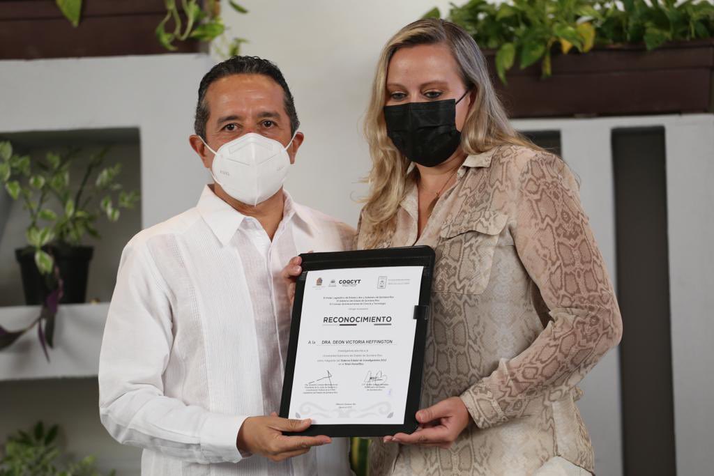 A través de la ciencia, tecnología e innovación, la sociedad enfrenta retos y oportunidades para su desarrollo: <a href="/CarlosJoaquin/">Carlos Joaquín</a> en la entrega de Premios Estatales de Ciencia, Tecnología y de Reconocimiento a la Innovación 2022.

facebook.com/38287912874632…