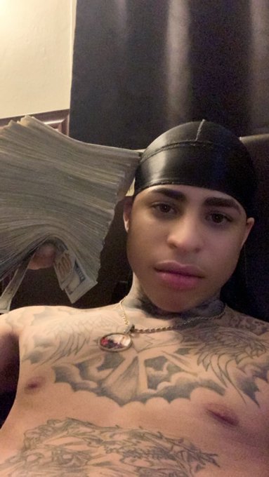 @Pornhub  I&rsquo;m up Noww G&rsquo;lookin🙏🏽 #Mr.D rose 🙂🍆🍆🌹 https://t.co/ad3THD5lgd<a class="tags" href="/tag/pornhub">@pornhub</a><a href="/tag/mr"class="tags">#Mr</a>