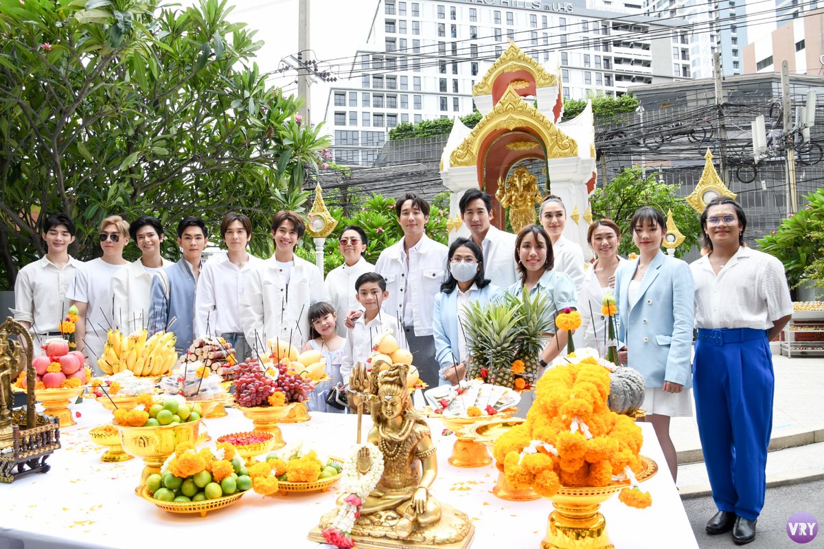 ThailandVry's tweet photo. #WagaCreative นำทีมโดย ฟลุ้ค ณธัช ยูโด ธรรม์ธัช ภณ ธนภณ &ไนกี้ นิธิดล บวงสรวงซีรีส์ใหม่ Make A Wish #ภารกิจนายเทวดา >> https://t.co/ha4ev2j178
#ภารกิจMakeaWish #บวงสรวงMakeaWish #ภณคนคิวท์ #nike_nitidon #ฟลุ้คณธัช #ยูโดธรรม์ธัช #ภณธนภณ #เจ้าแก้มก้อน #Fluke_Natouch #VRYTHAILAND https://t.co/PuyUYTcLMo