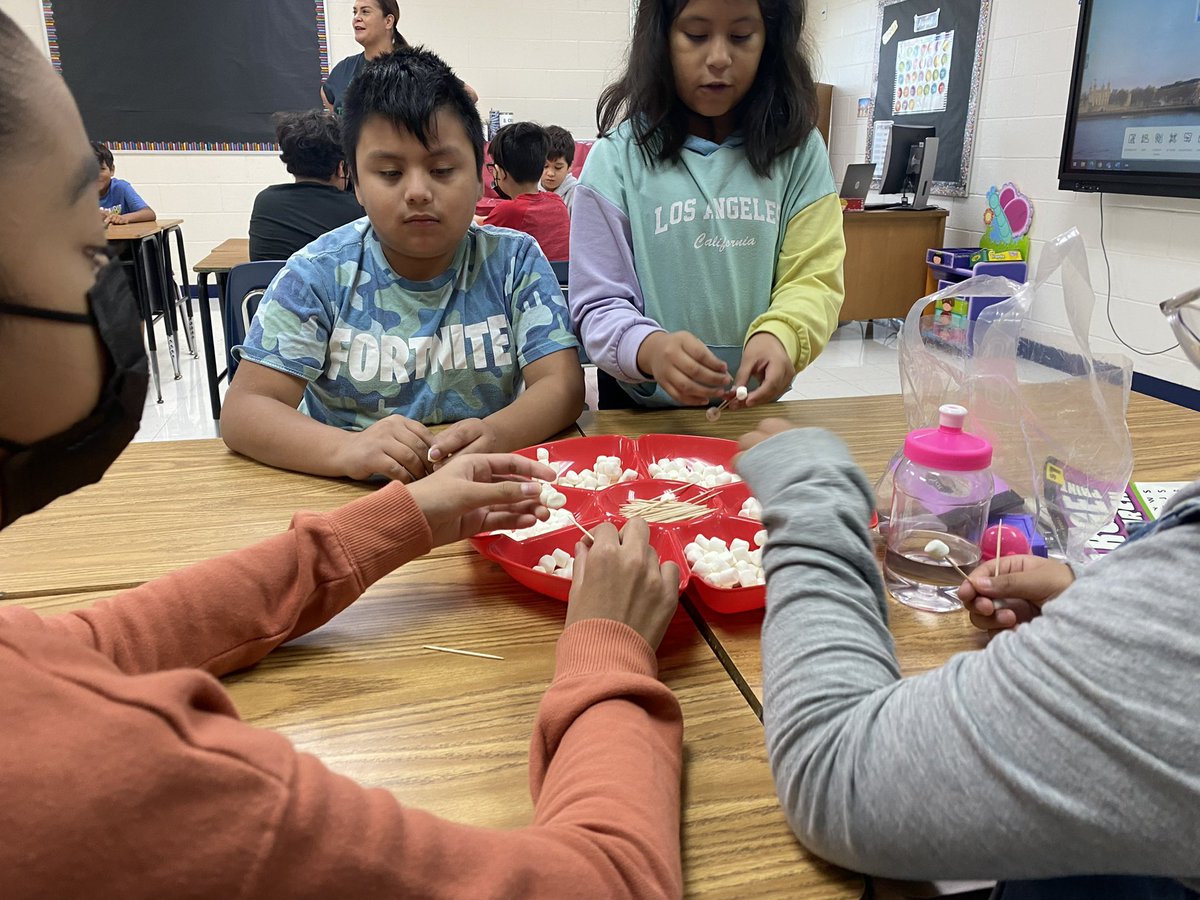 DalethJuarez's tweet photo. Enrichment Camps @PSJAGuerraElem Sustainable Goal #9 🦅💚 #LIFEisgoodatGuerra #WeloveGuerraLIFE #GuerraLIFE @PSJAISD https://t.co/jEwGSofoGi
