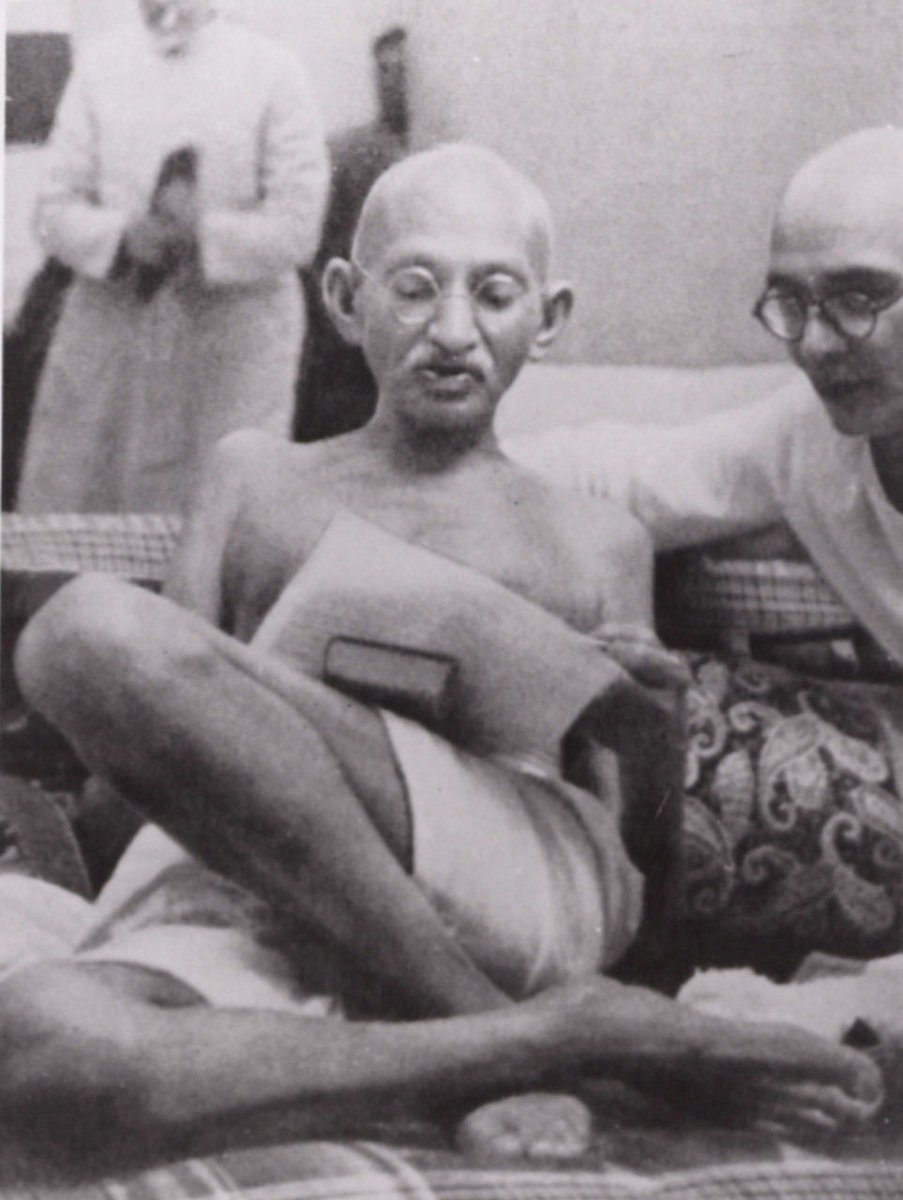NewsMobileIndia's tweet photo. Prime Minister #NarendraModi shares a picture of #MahatmaGandhi at the start of the #QuitIndiaMovement in #Bombay  

#IndiaAt75 #AugustMovement #August9 #IndianHistory #India #Freedom #newsmobile https://t.co/0kmq7H8CFc