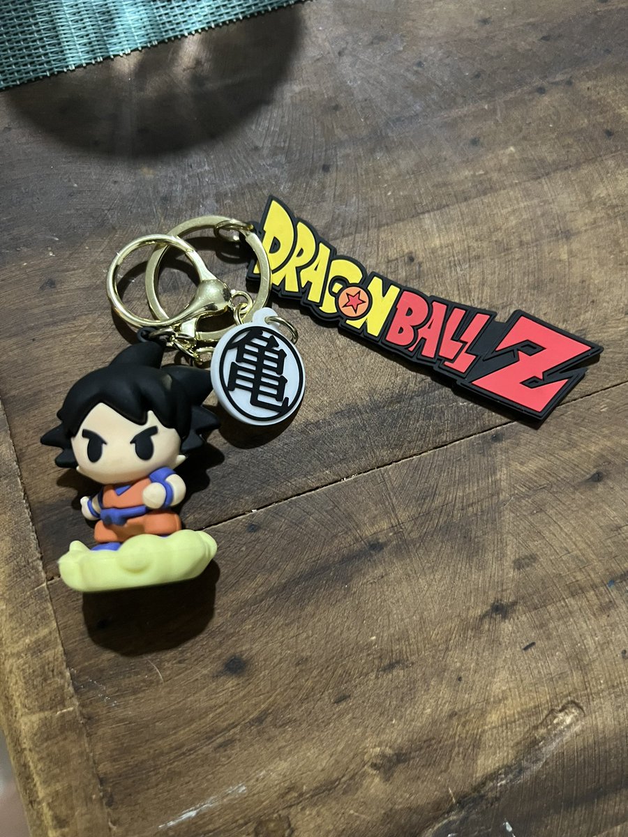 soni_anna's tweet image. Hoy mi roomie y yo fuimos al oxxo que está en la colonia Anahuac frente a la rotonda de la fuente en San Nicolás al rededor de las 8:30 PMy vimos a Don Beto, quien sufre de Parkinson y nos comenta que la gente no se quiere acercar a comprar +