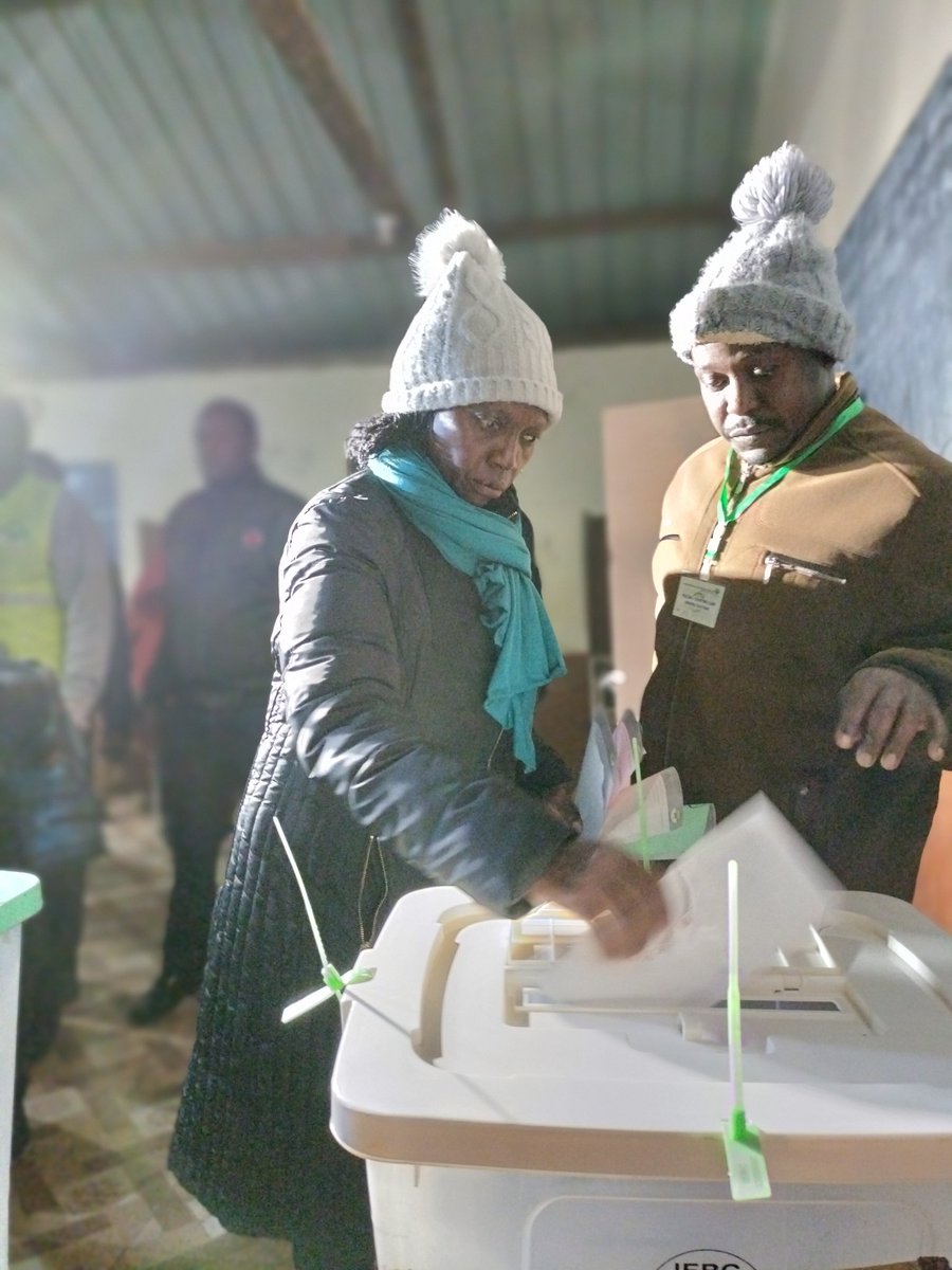 Azimio la Umoja Running Mate Martha Karua has cast her vote at Mugumo primary school in Gichugu constituency
#getembetvnews 
#KenyaDecides202